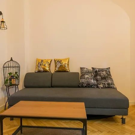 1 Bedroom Near Old City Center *