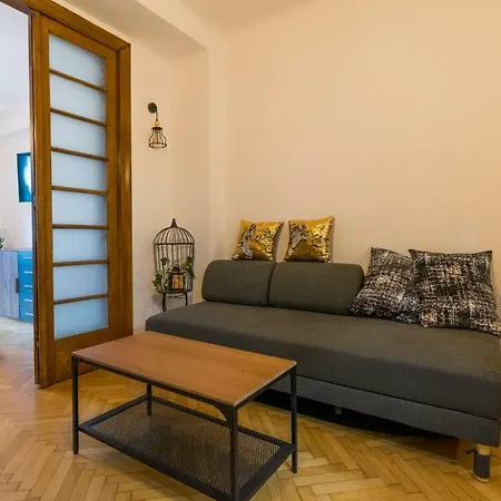 Lägenhet 1 Bedroom Near Old City Center
